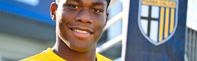 酸了！日本国门铃木彩艳意甲扑出点球：获全场最高的9.4分！