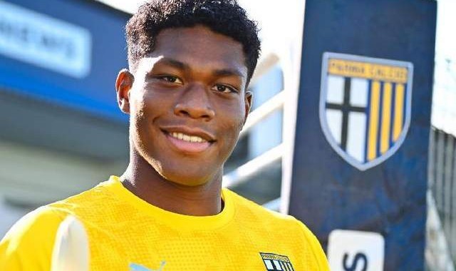 酸了！日本国门铃木彩艳意甲扑出点球：获全场最高的9.4分！