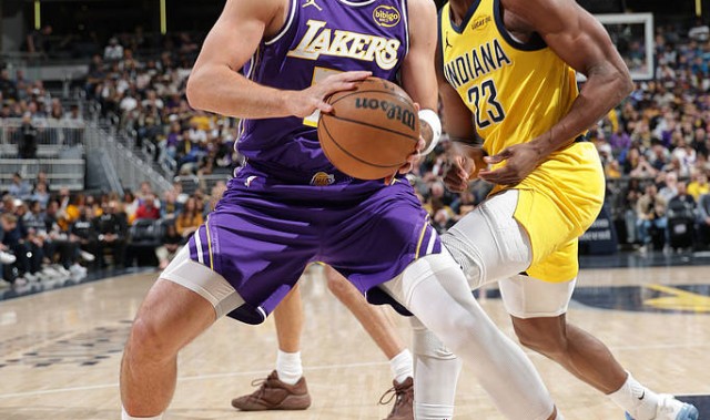 大爆预警！湖人首节45分 东契奇单节打满12中8砍下21分