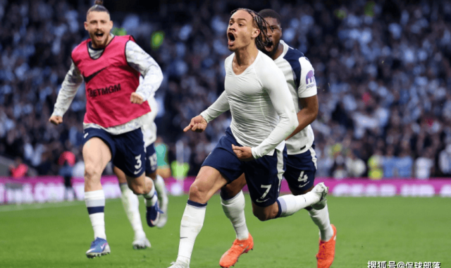 2-2遭绝平！热刺连续15轮不胜，快要降级了，曼联送切尔西4连败