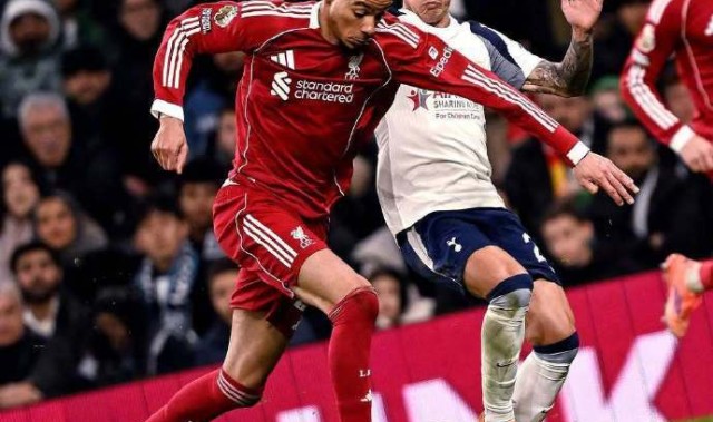 利物浦险胜热刺仍有问题，单场两张红牌被质疑，魔鬼赛程仍有冷