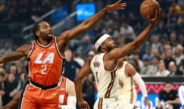 伦纳德23分波杰姆斯基空砍22分 快船客场17分逆转勇士