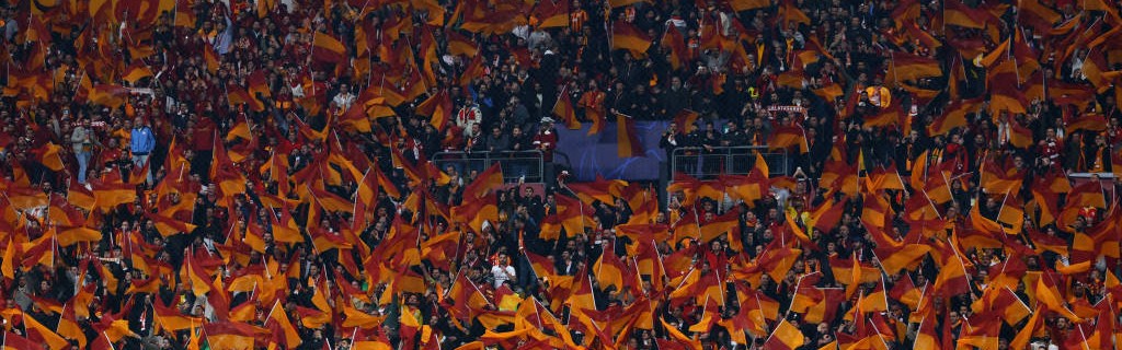 压力山大！斯洛特正面回应名宿质疑：利物浦绝非“一盘散沙”