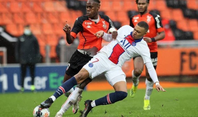 巴黎主场迎战欧塞尔，争夺法甲第六轮关键战，巴黎进攻强但伤病困扰，欧塞尔防守稳固。