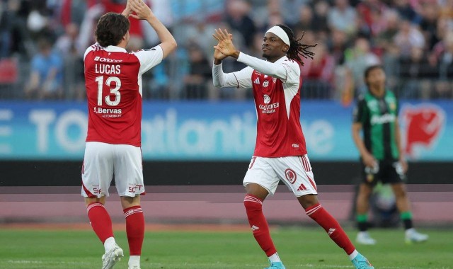 随着法甲争冠热门连扳3球3-3逼平布雷斯特，法甲最新积分榜出炉