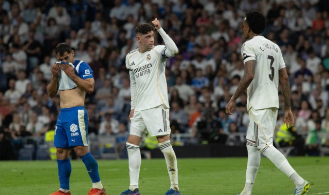 西甲双雄的希望与挣扎：贝蒂斯与皇马的较量，谁能紧握那“一丝希望”？