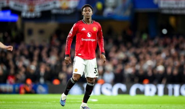 周薪12万英镑！梅努5年合同续约曼联，未来中场核心，薪水翻4倍