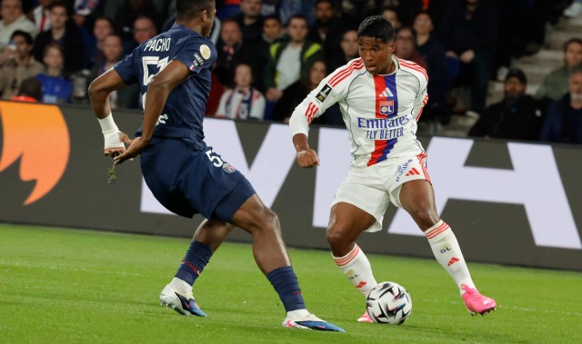 （体育）足球——法甲：巴黎圣日耳曼不敌里昂