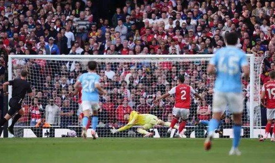 师徒再斗局部反转，阿尔特塔靠换人扳平；瓜帅的极致保守几乎成功，英超榜首被利物浦抢走节奏