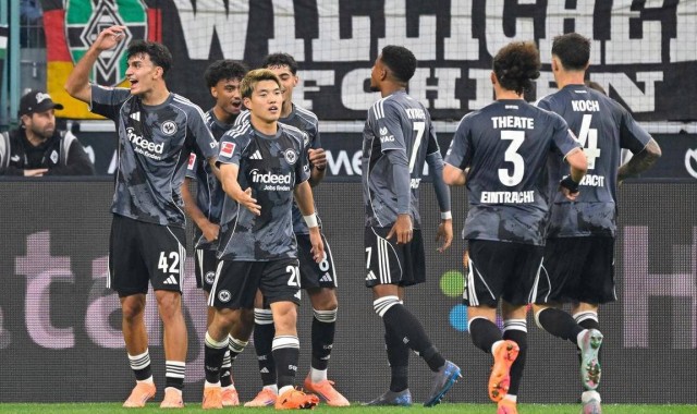 27岁日本球星梅开二度，助攻无敌！现场视角惊艳德甲比赛