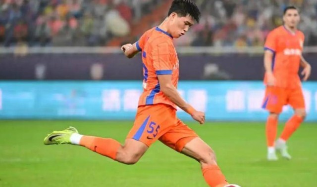 零转会费！山东泰山免签欧冠冠军中卫，1+1合同曝光，搭档彭啸无敌