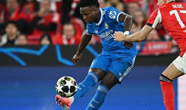 威尼修斯一脚世界波，把穆里尼奥踢上了看台。皇马这次算是在光明球场，把20天前的那笔账给清了