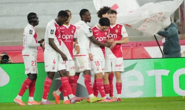 西甲逆转！反超皇马+登上榜首，欧冠冠军爆冷！日本国脚破门制胜