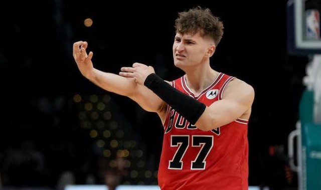 前公牛锋线与西甲球队签约两个月，他在欧锦赛的表现很不理想？