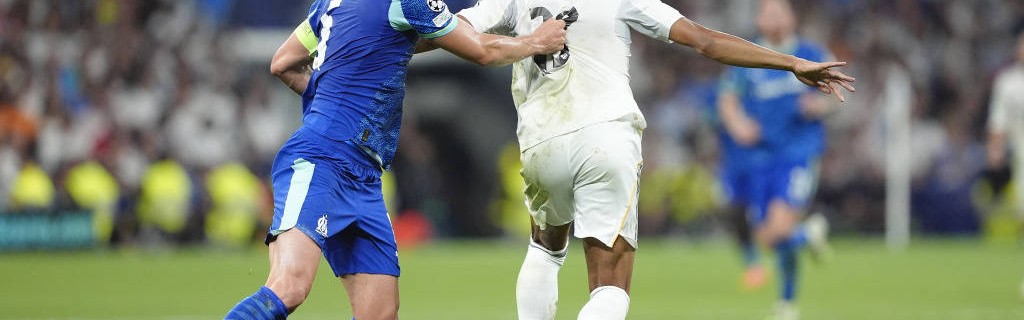 西甲衣袖广告收入排名：皇马2500万美元居首，巴萨1400万美元背后的商业博弈