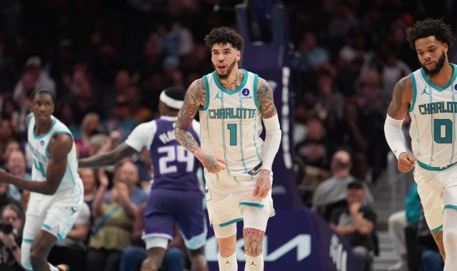 三球20+6+8科比怀特27分 黄蜂擒国王4连胜