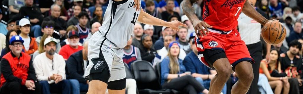 福克斯22+8卡斯尔20分 马刺轻取快船豪取11连胜